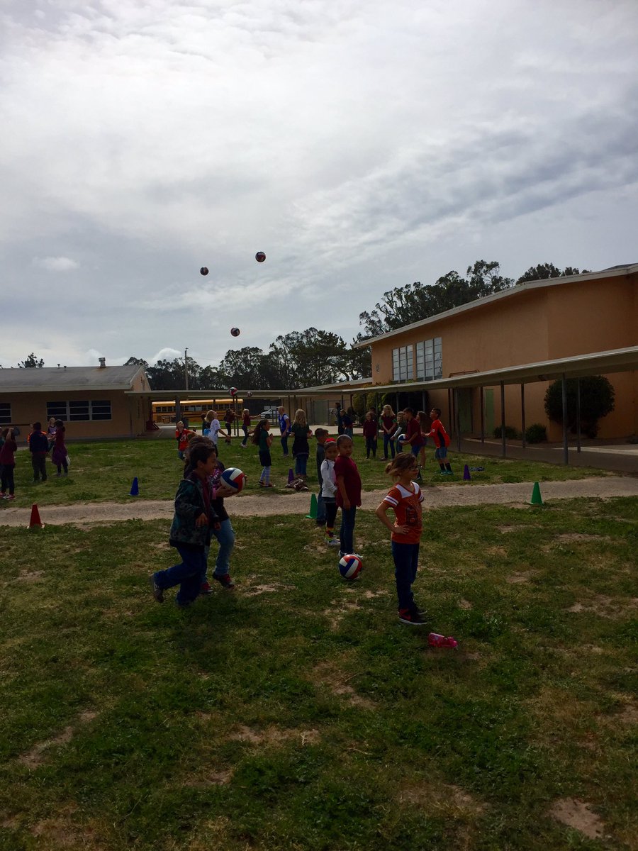 BriG_BeCauseY's tweet photo. Volleyball week at Manzanita's PE program 🏐👍🏼 #ForABetterUs #CIYMCA #YMCA #YouthDevelopment #BeCauseY #HealthyLiving https://t.co/s2m17tusux