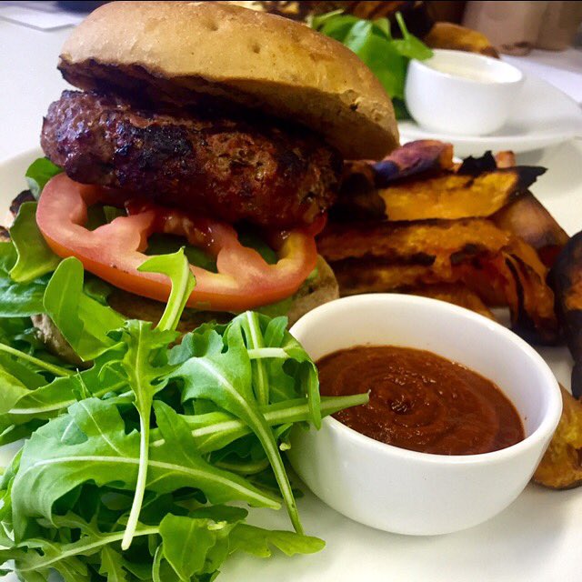 nakeddeli's tweet photo. Healthy naked burger.. Handmade Grassfed beef chargrilled on rye with baked SP chips &amp; homemade clean sauce https://t.co/3kQpgvdMOC