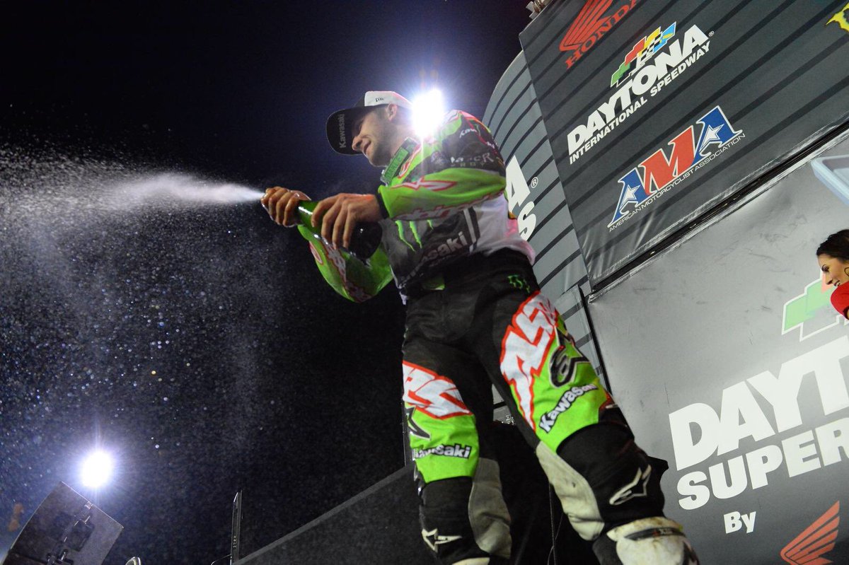 alpinestars's tweet photo. .@elitomac takes Daytona w/ a dominant performance for his first win of the season. #alpinestarsprotects #D71Tech10 https://t.co/BeW0R3xMBY