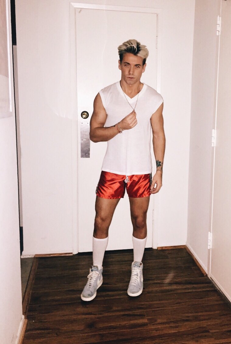 TheFredrickRose's tweet photo. feelin the 80's brings me back to karate kid and rocky 🌟 @ZeroGNation #bdaybash https://t.co/FOqfB2jMIq