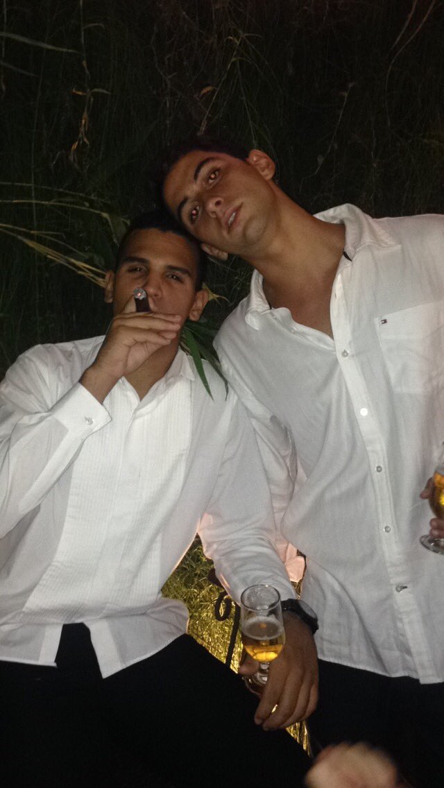 MSartoree98's tweet photo. O crime vai, o crime vem 🍻🚬 https://t.co/DbeK9k8CTk
