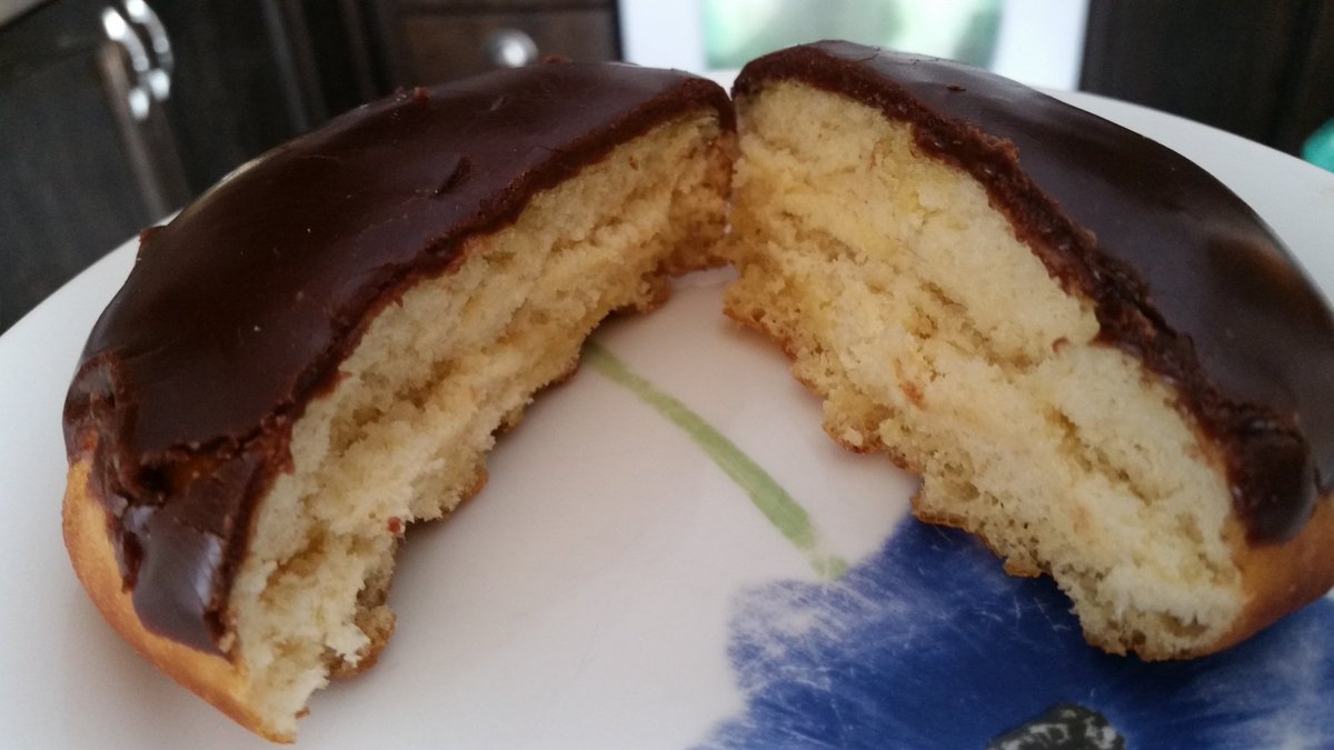 Lea On Twitter When Your Boston Cream Donut Is Missing The Cream Damn You Donut Gods Zehrs Loblawson Loblaws Flaweddonuts Https T Co Cty5mdnlq7