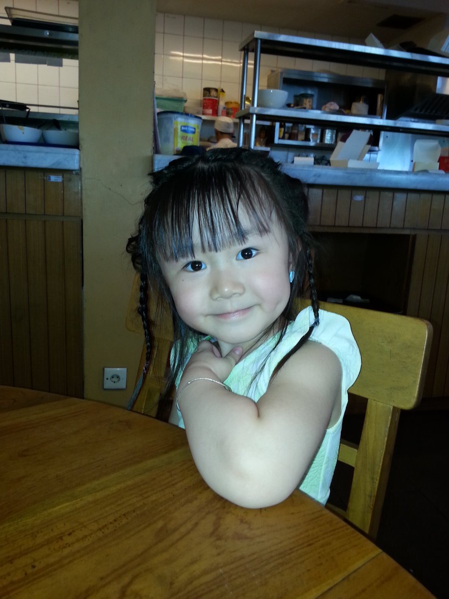 LinxLinx00's tweet photo. Claire's weekend favorite restaurant. 
@imperiallamian  @alsut_il 
Always with her favorite wonton noodle. https://t.co/mQSyv4nMmk