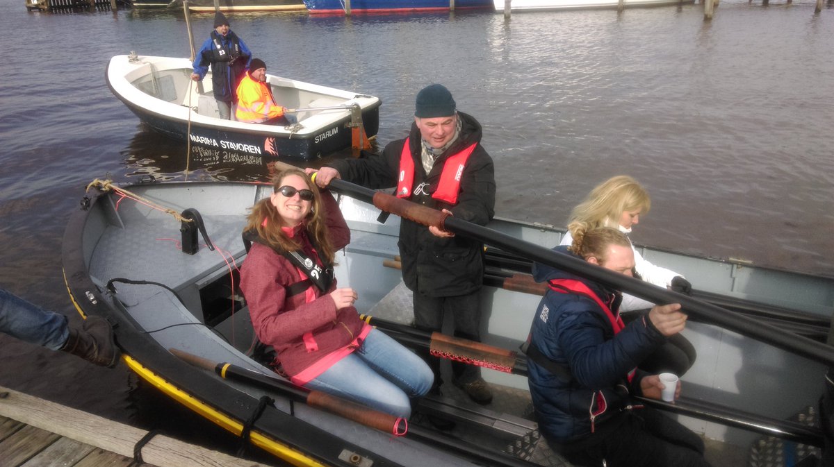 RoeiploegUtreg's tweet image. Gister gingen onze dames van geen sleepwaarde naar twee: D6 en D8. En hielpen daarbij nog wat andere sloepen.