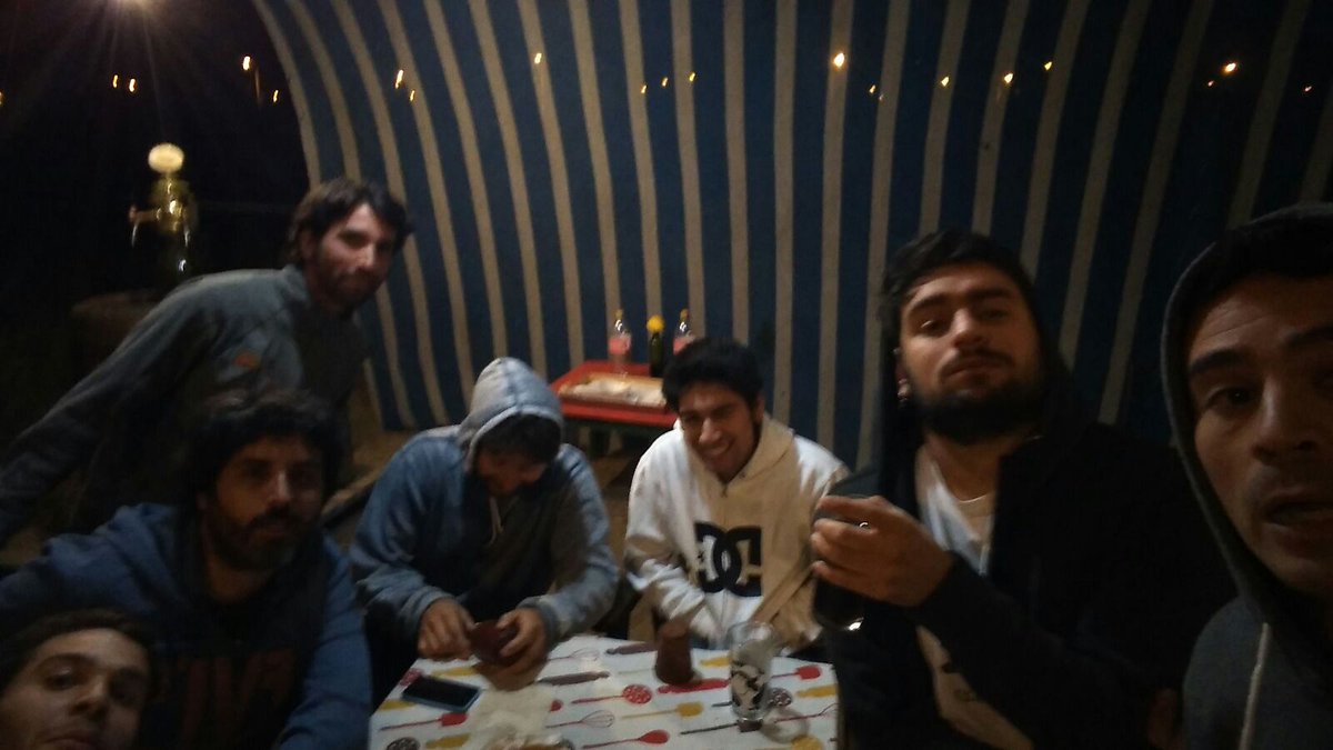 deinielcobos's tweet photo. #Amigos #4ever #guenaonda #kapoeira @marcel_jhe @Sifuese @deinielcobos #sonblancos :-D #Achora #EstiloBar tamotodos https://t.co/wZph67Cw4t