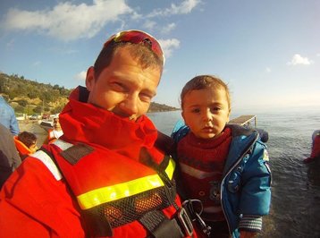2GB873's tweet photo. Bondi lifeguard @TheBACON_on @2GB873 now talking about rescuing refugees in Greece @bondilifeguards @nataliejpeters https://t.co/FQVt8DxGhZ