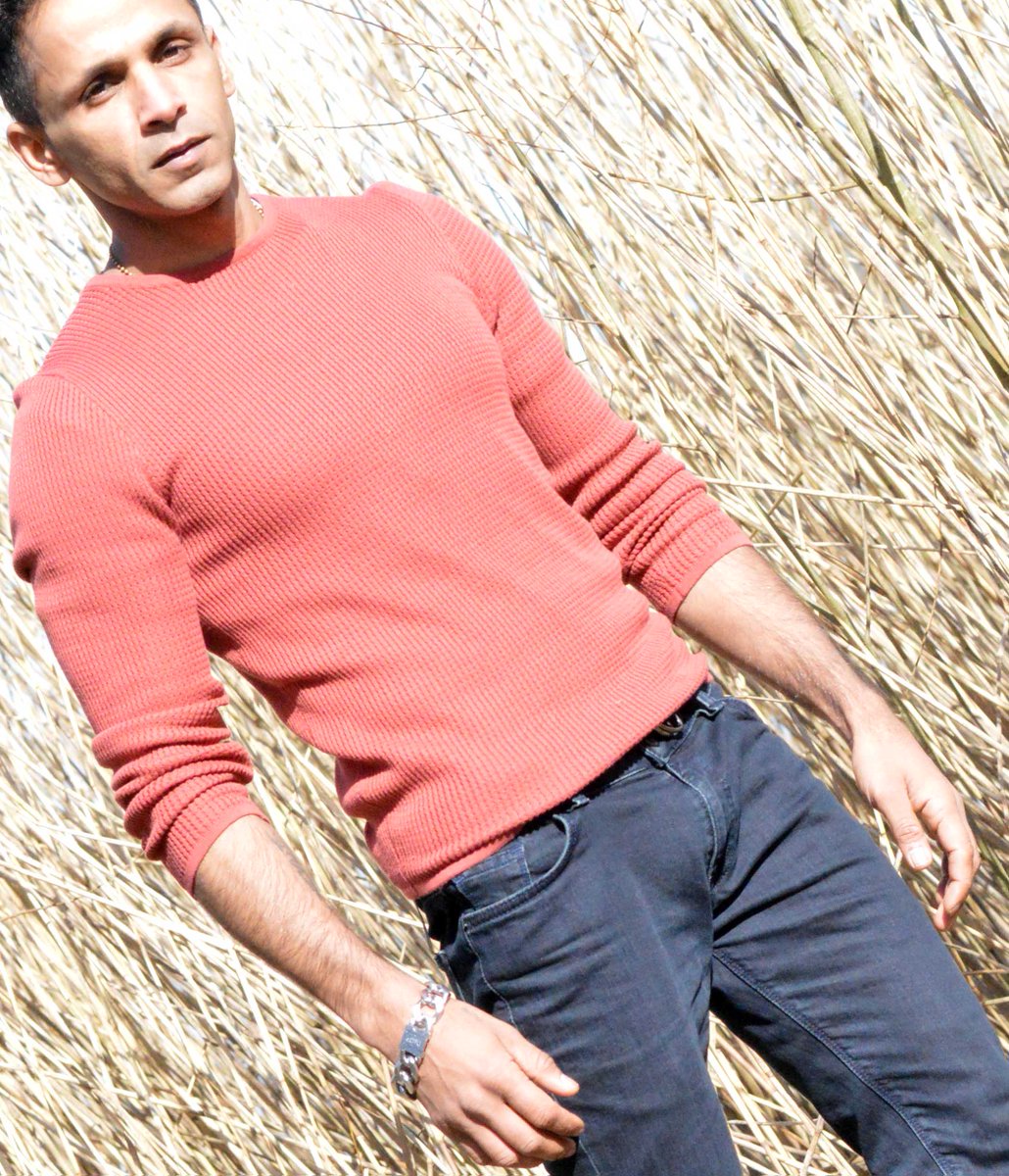 emjay_johal's tweet photo. Spring in the air #DolceAndGabana #riverisland #next #newmalemodel #londonmodel #tilgatepark https://t.co/tJz7GXqbHK