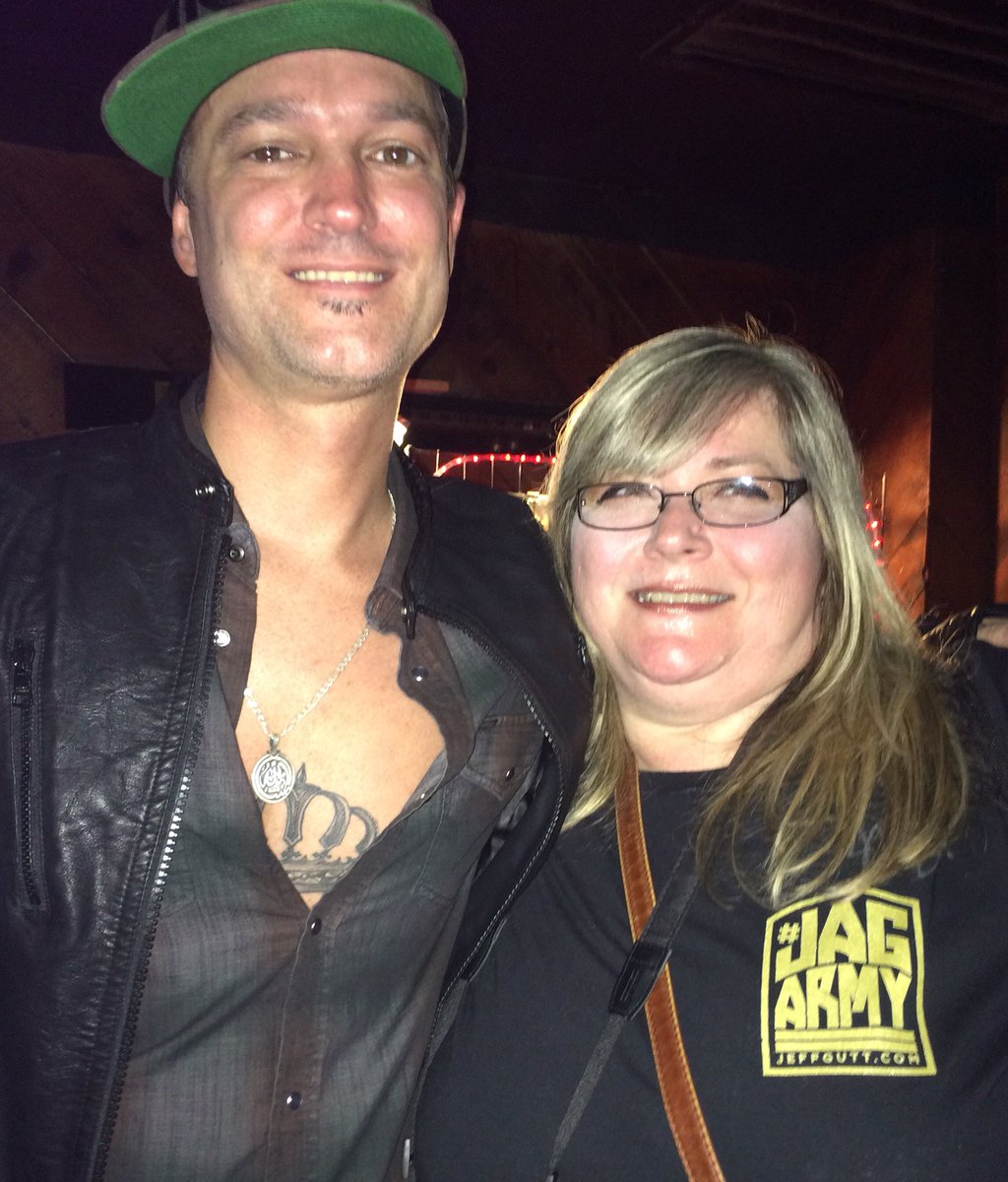 katm1113's tweet photo. @JeffreyAdamGutt @RivalCityHts  Thank u so much 4 the amazing time tonight and all of your kindness too! #RCH 🤘🏻🎸🎶🎤 https://t.co/euUh4NOgnB