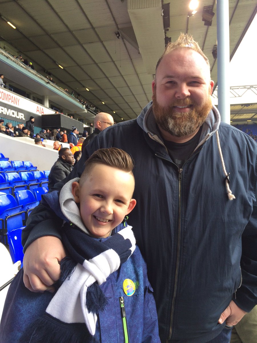Hedges1980's tweet photo. @chris_kammy @BreatheSport Me and my son at his first North London Derby yesterday #fanofthedaycomp https://t.co/VZQyGUaQab
