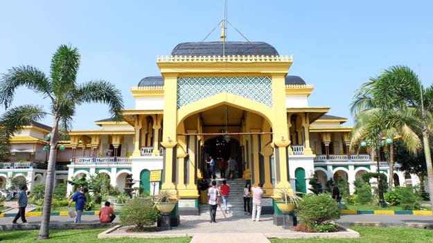 KotaIndonesia's tweet photo. Interior desain #Istana #Maimun memadukan unsur2 kebudayaan #Melayu, dengan gaya Islam, Spanyol, India dan Italia. https://t.co/EGHCob4cSU