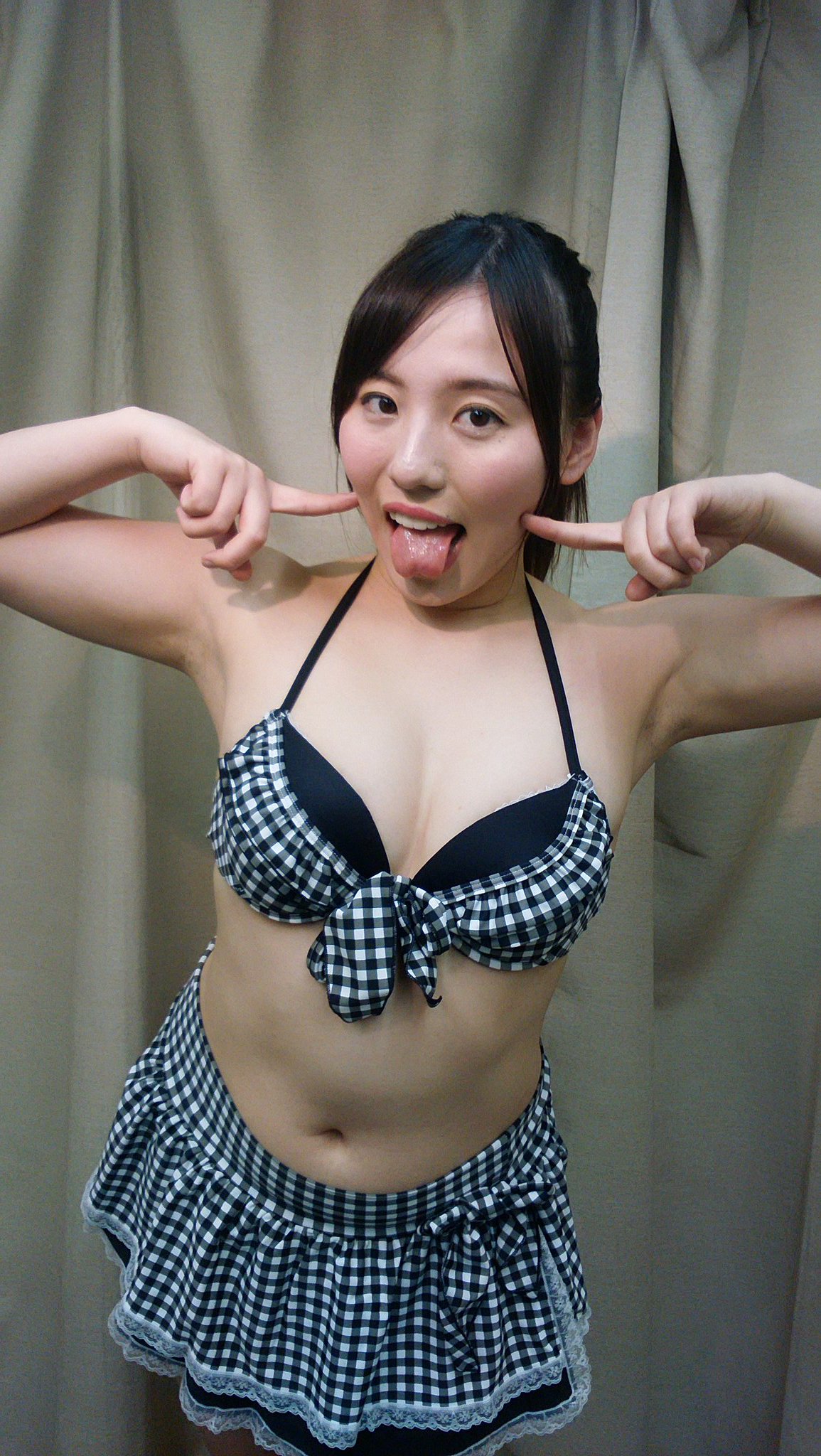 バンドワゴン多摩川 on X: 江上しほちゃんサイン会水着がスタートです！ ぜひ会いに来てくださいね～  t.cof3Z5iER6OF  X