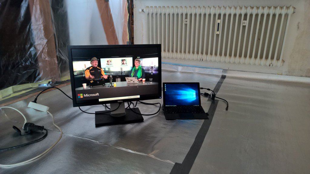 chri_tea's tweet photo. Getting the brain filled while dooing some house renewing with @RicksterCDN and @maryjofoley #TechNetVC https://t.co/NX4VixmWaE