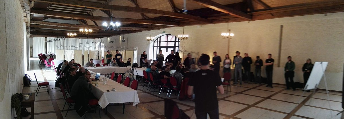 koziolek's tweet image. #Hackergarten #robocode i #leanpoker na @chamberconf