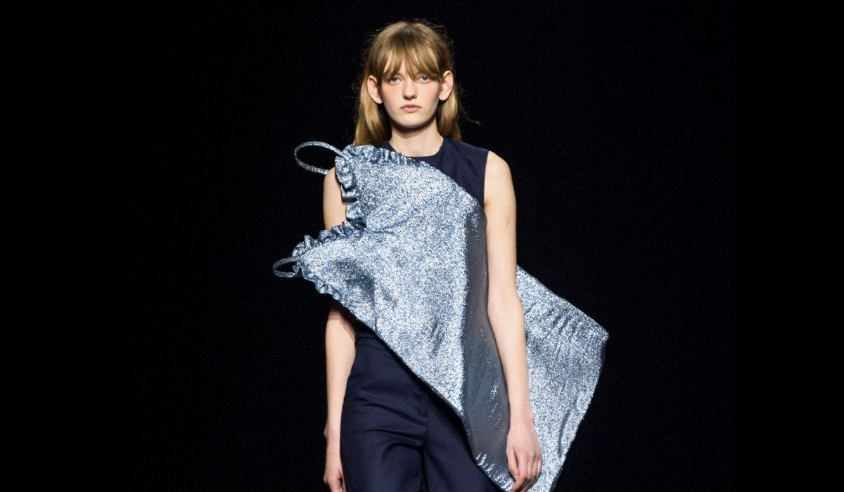 TheCut's tweet photo. Day-to-night dressing conundrum solved once and for all: https://t.co/QvI1HGaMsk https://t.co/9PVISTZWNA