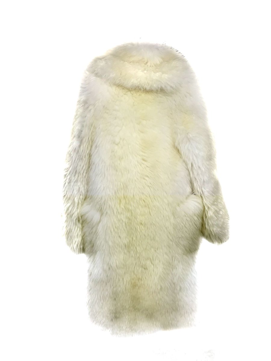 ginzo2015's tweet image. #LouisVuitton White Fur #BasicCoat Fall 2015 Collection Rare
Buy now- ebay.to/1R0nlyM