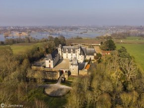 France's oldest winery on sale. 1st time on market in 1,000 years cabinetlenail.com/ads,for-sale-c… ><a href="/GuardianJessica/">Jessica Reed</a>