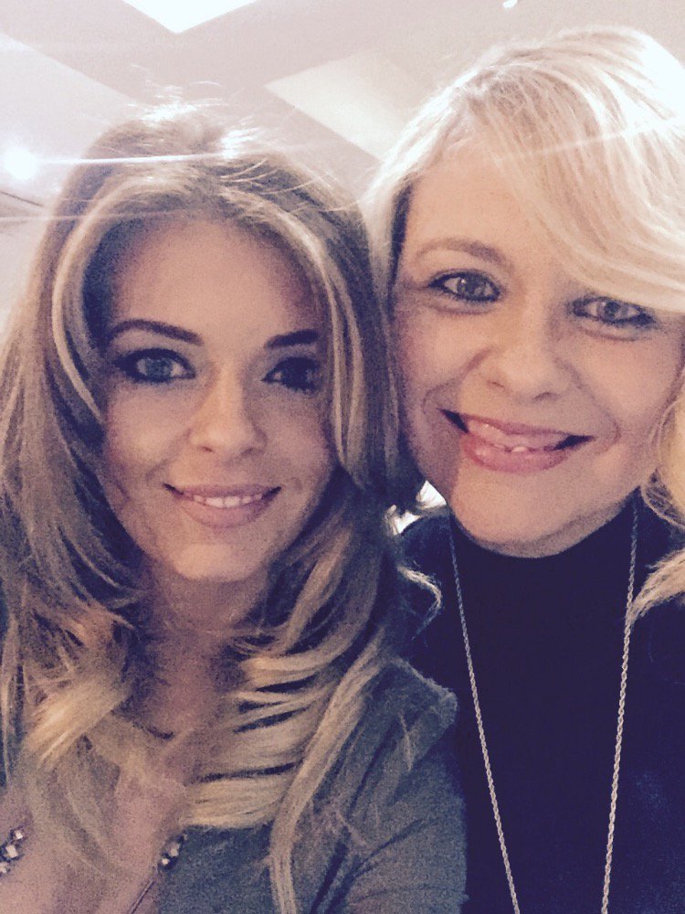 xshell27x's tweet photo. Love this lady. Had such a great night @CLAIRERU77 https://t.co/r25b2e3lJ1