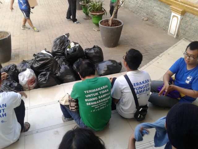 Aksi sore tadi bersama MedanOsoji. #GerakanPungutSampah #MDNCleanAction