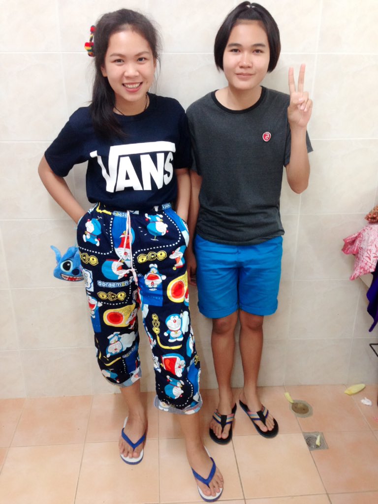 ployly_ph's tweet image. กะเพื่อนชาย เบาๆ😊😊😊😊😝😝😍😘