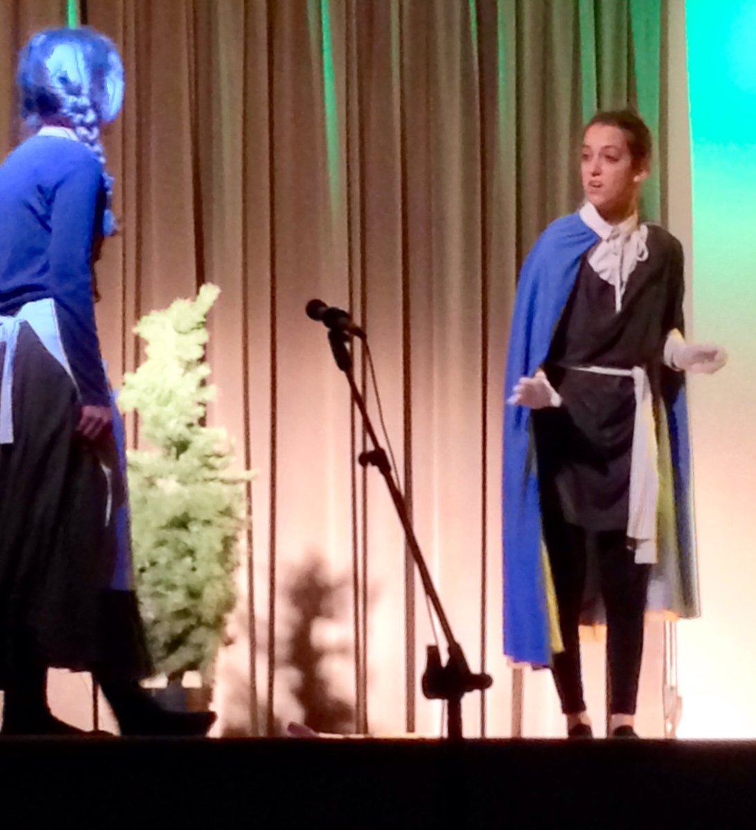agescivr3's tweet photo. Il musical,la storia di Cenerentola,l'impresa del reparto Della Scala..brave guide! @agesciveneto @BrancaEG @agesci https://t.co/j7dUigPSV2