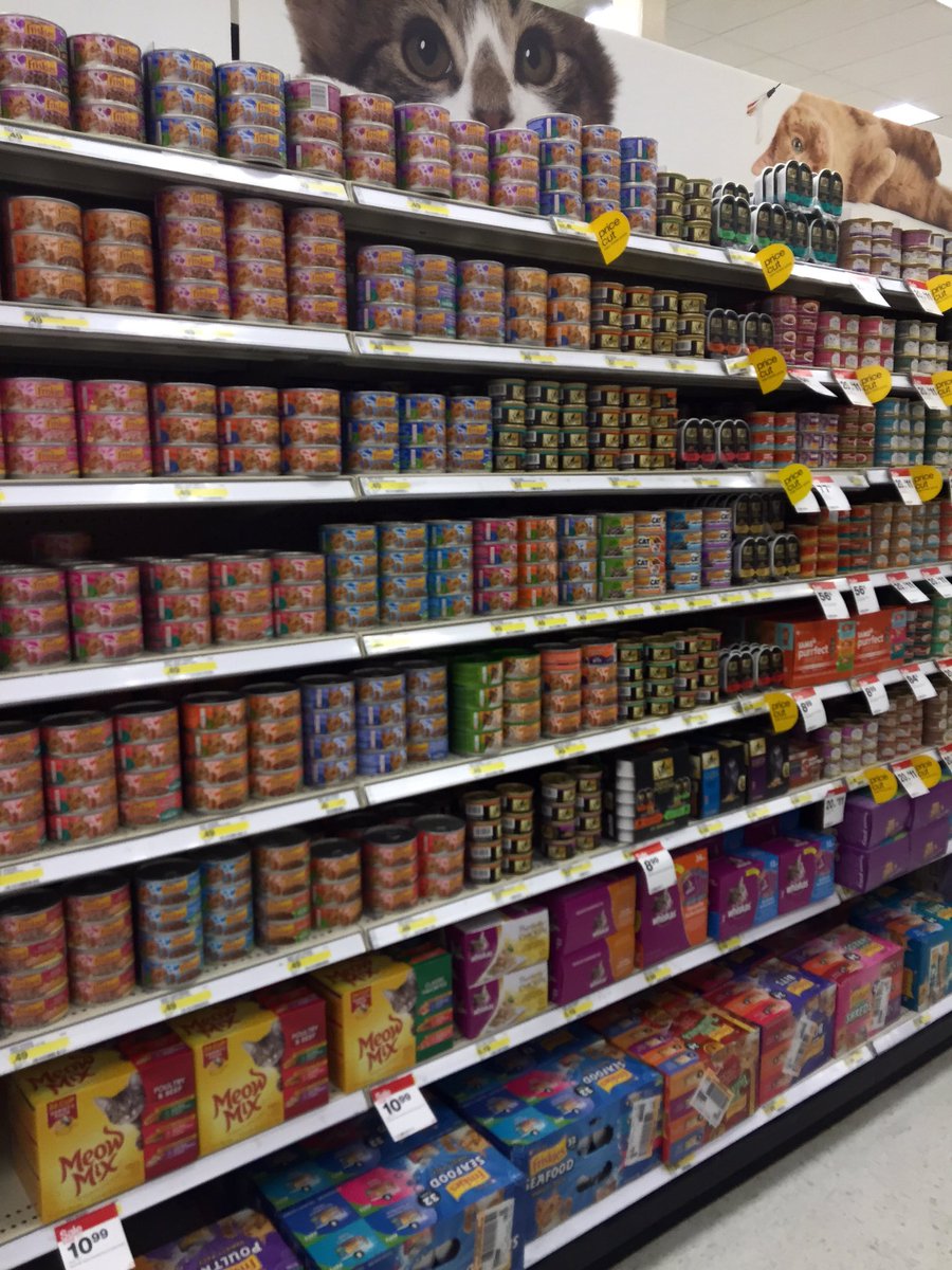 LASchreib's tweet photo. Purrrrrrrrfect cat food zone!!! #fantasticfairview #greatinstocks #depthtofill @KristyRaszka @Jagerto @Matthew_2266 https://t.co/EzUDXFoLVk