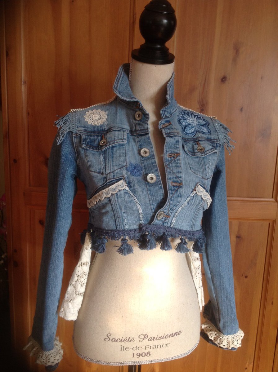 groovinggoddess's tweet photo. New upcycled jacket #coachella #alteredcouture #ptbofashion #greenfashion #ontarioetsy https://t.co/QwRyMoaXAo