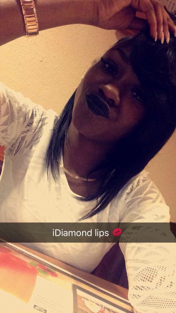 Stopp_Lienn's tweet photo. #iDiamond Lips 💋😍     #A.Laury 🙌🏾 https://t.co/zVXiHVBuzH