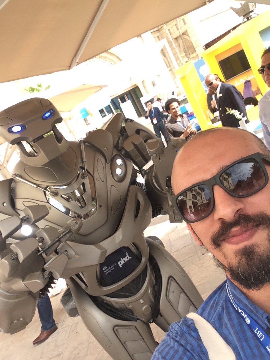 A7mad7amed's tweet photo. #DubaiLynx #phdrobot we love him and loves himself too :D https://t.co/oGQrzWYPQH