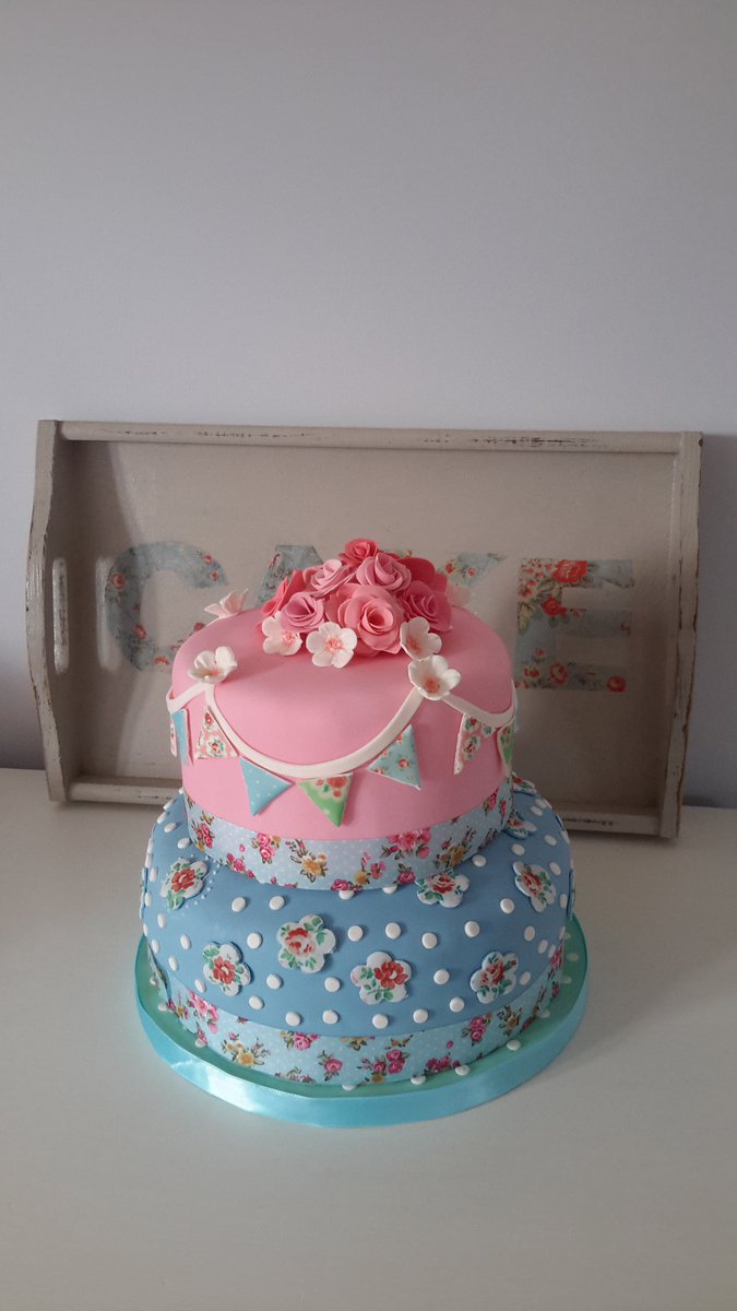 CupcakeBazaar1's tweet photo. Cath Kidston inspired Mother's Day Cake for my lovely Mum #mothersdaycake #cake #cathkidston #ck https://t.co/D02N56Y3mt