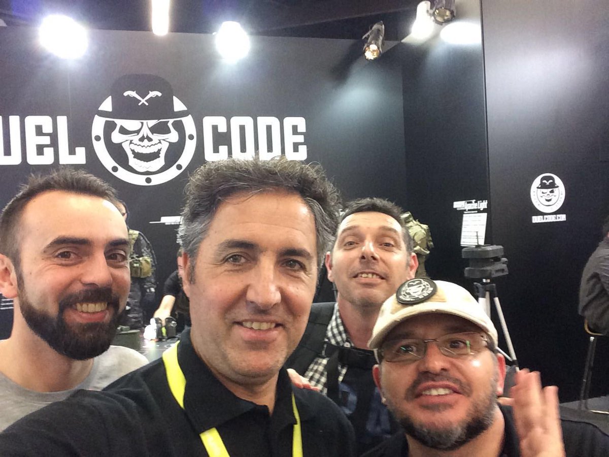 Airsofttotal's tweet photo. Estuvimos presentes en la #IWA viendo ultimas novedades y saludando a viejos amigos #Duelcode #Redwolf #airsoft https://t.co/zLxAXj0xAx