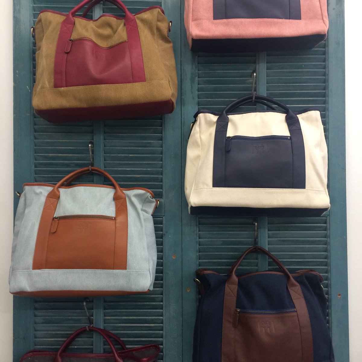 DADetilleux's tweet photo. Notre #nouveau #sac vous attend à la boutique ! Venez le découvrir ! #new #sunday https://t.co/8AfNVfzWsl