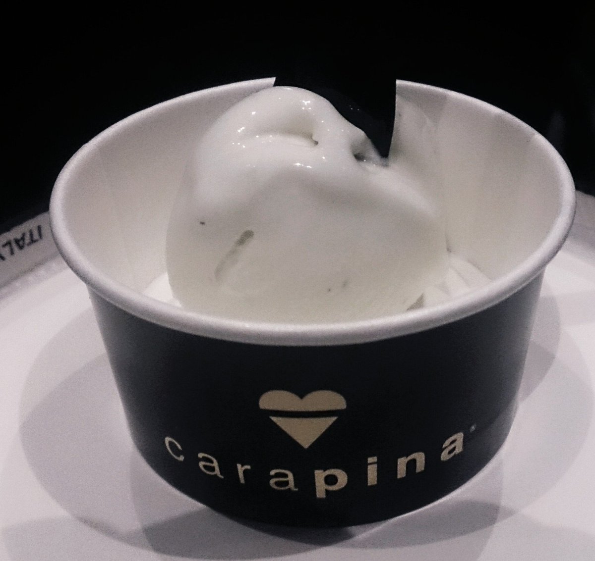 Un sorbetto al cacao Venezuela 72% e un gelato alla menta. Semplicissimi. Favolosi. <a href="/boninisimone/">Simone Bonini</a> #IGmi16