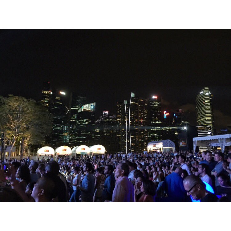 lees_rachel's tweet photo. The #Singapore skyline put on a show of its own for performers at #SingJazz2016 last night. @singaporejazz https://t.co/HJy6FiPK97