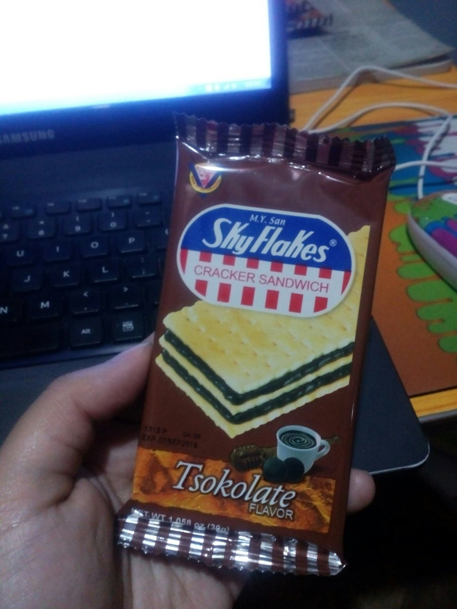 ellabananaaa's tweet image. Intrams week: one #SweetMantikilya a day 😂 SkyFlakes #Tsokolate na sad bruh kay ni-angal na akong taste buds 😄😂