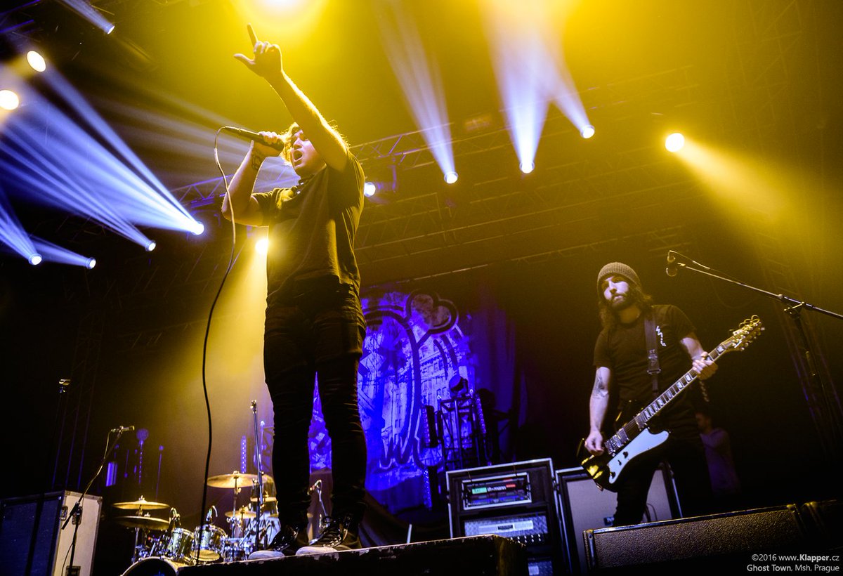 klapper_cz's tweet photo. Great show guys! @simpleplan @SebLefebvre @GhostTown @TheBottomLineUK #TeamSP 
More Photos > https://t.co/X4MloYihpP https://t.co/dXi6b8QLXt