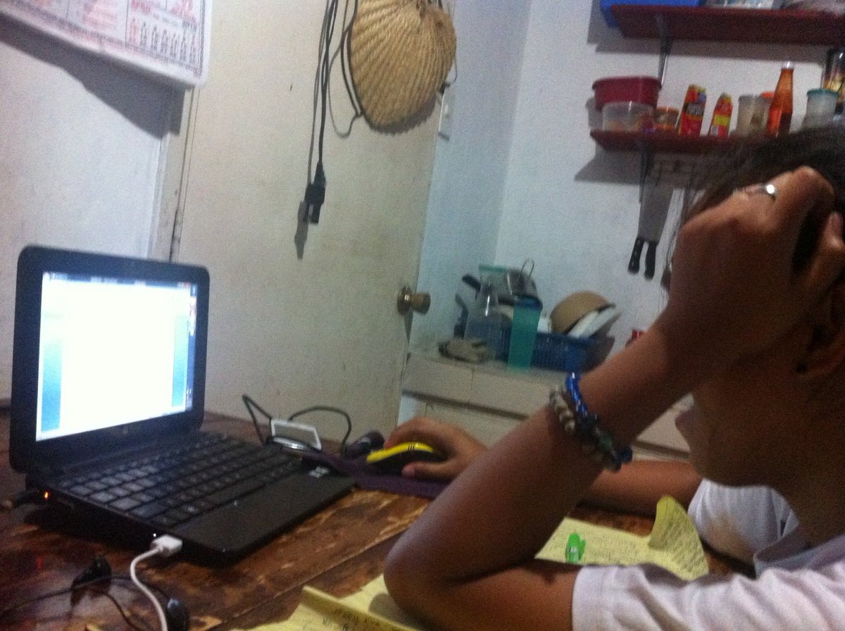 yescols's tweet photo. Nahihiya pa sya Nung kinunan ko sya! Hahahahaha :) #Thesisinthemaking https://t.co/1zEHJ1Rr60
