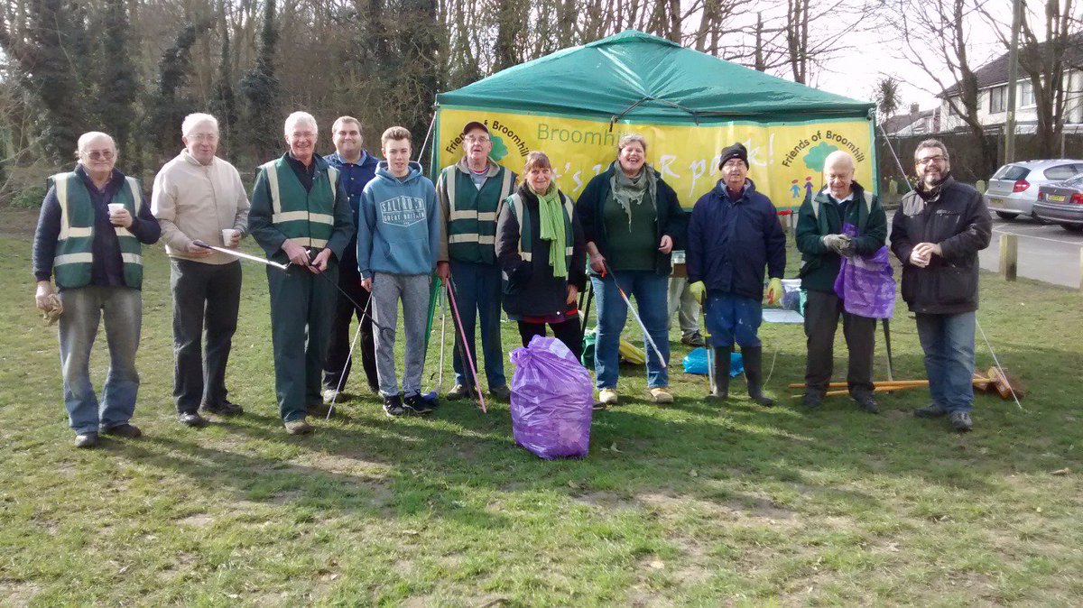 MedwayRecycles's tweet photo. Thanks to all today, 19 volunteers and 21 bags please follow the Friends of Bromhill on Facebook #CleanForTheQueen https://t.co/oIW9ju8aID