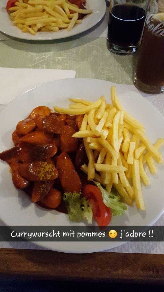 Ghighii068's tweet photo. Après une très dur soirée bien arrosée à la Grey Goose, un bon restaurant Allemand avec sa spécialité ! https://t.co/YxqDPCiWFx