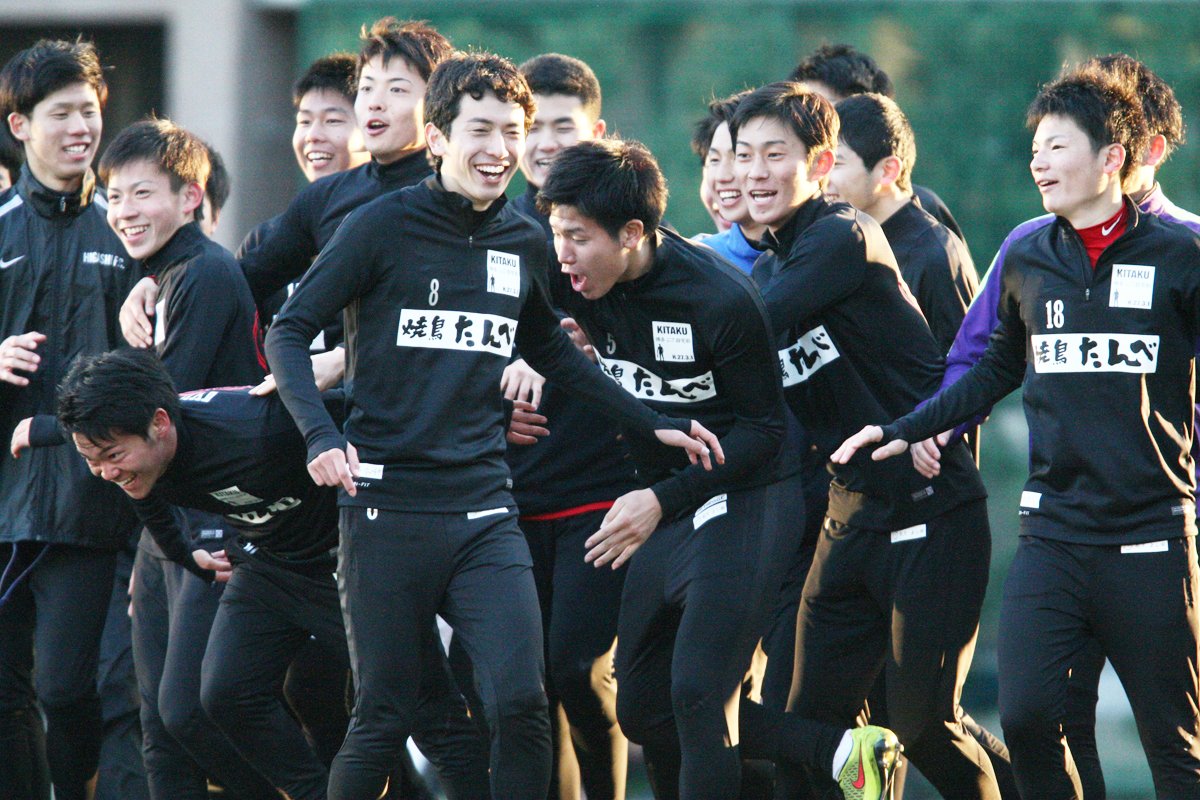 赤い彗星 東福岡高校サッカー V Twitter 写真館 東福岡高等学校サッカー部卒業生の追い出し試合 一番盛り上がった場面 Tvで有名になった２人が対峙 自宅生 寮生の試合で後半at に 福里歩選手が抜け出して得点 守るgk山崎嶺選手は一歩も動けず だが無情にも