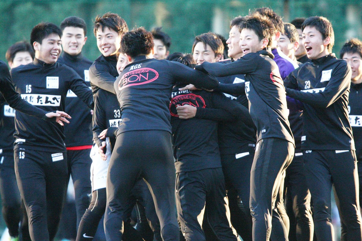 写真館】東福岡高等学校サッカー部卒業生の追い出し試合 一番