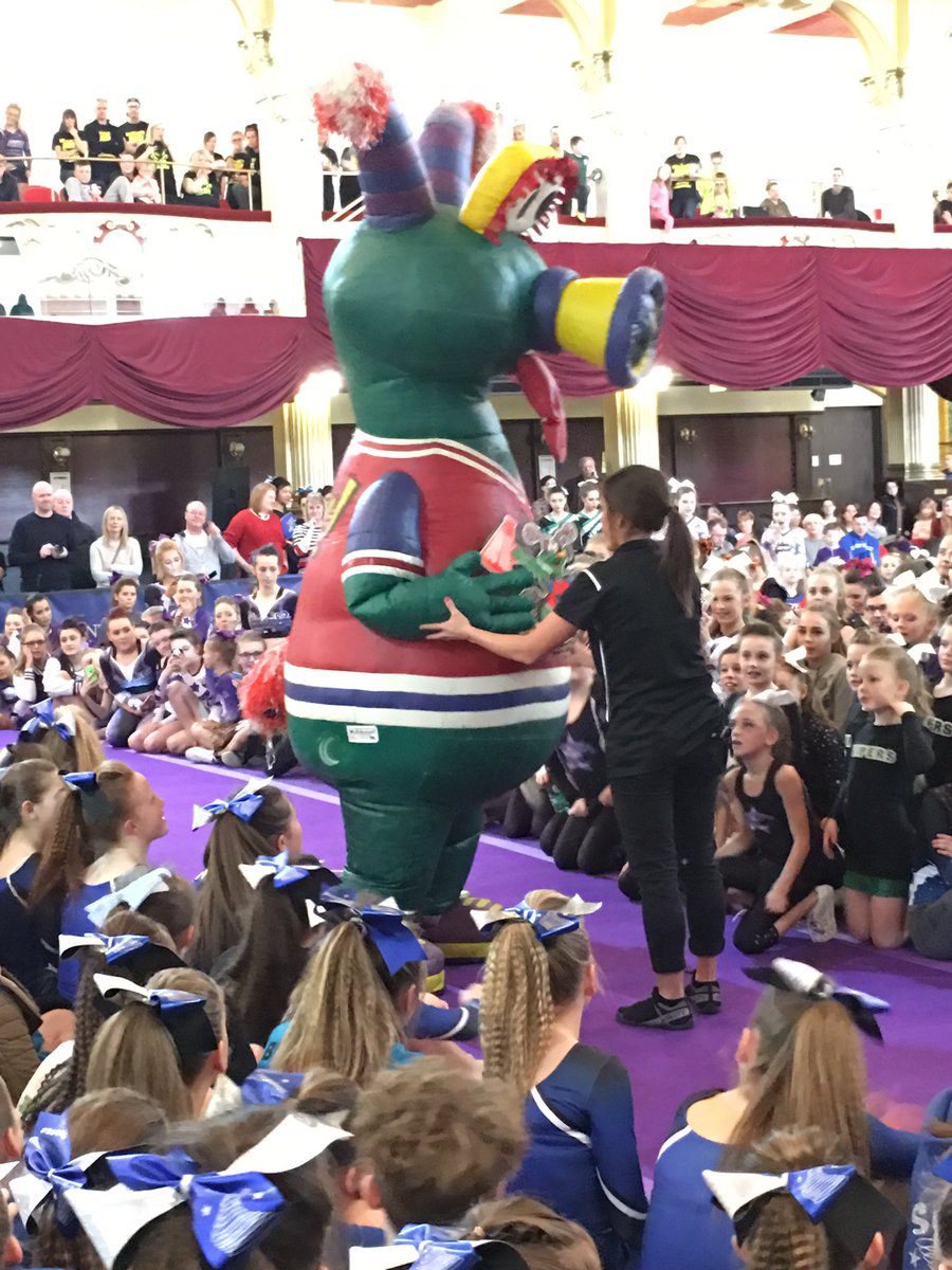 JAMfestEurope's tweet photo. JAMMY helping with awards!! #northernjam #jamfesteurope https://t.co/kVqmBDkWvp