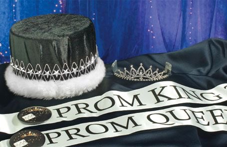 ADgirlsparty's tweet photo. Bnat el fkra hy a9lan prom queen and king n7n bnswi chii fl party as the best two in the party "malget 9wwr t7mskm😔" https://t.co/Jo7ofBTy4e