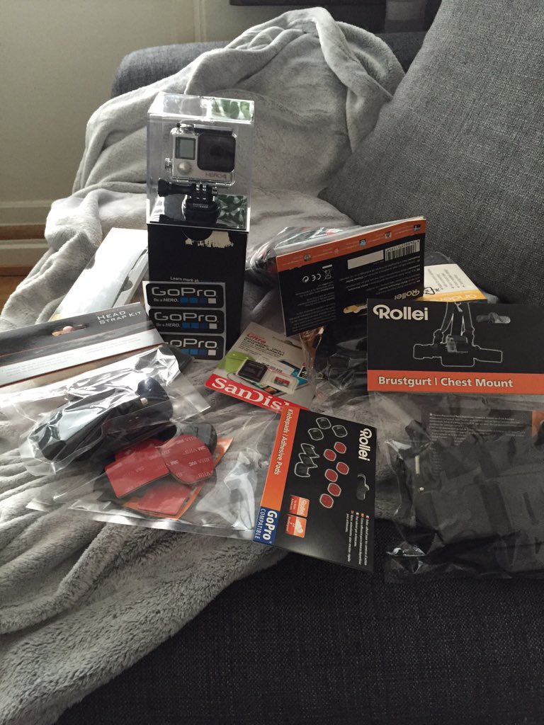 Wahlgren_80's tweet photo. Dagens shopping 😍 #GoProHero4 #silver #touchLCD #hockeyhockeyhockey https://t.co/WLIrW7EWfA