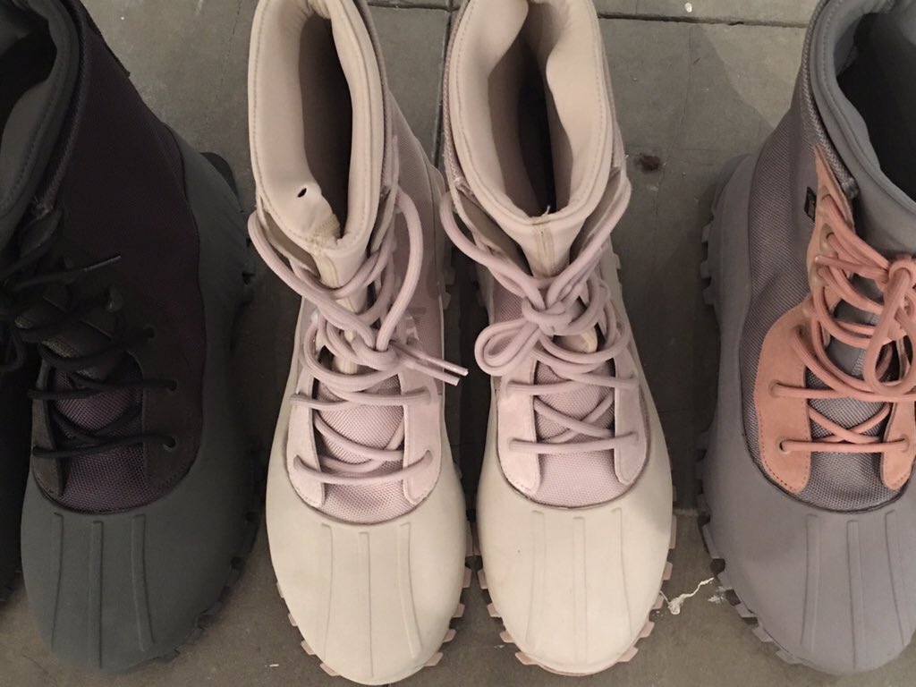 fvshiondvting's tweet photo. February Refresher: Kanye shows the world #YeezySeason3 and pushes basic-wear into high-end world of fashion #RSOF16 https://t.co/M7kd3H8eUy