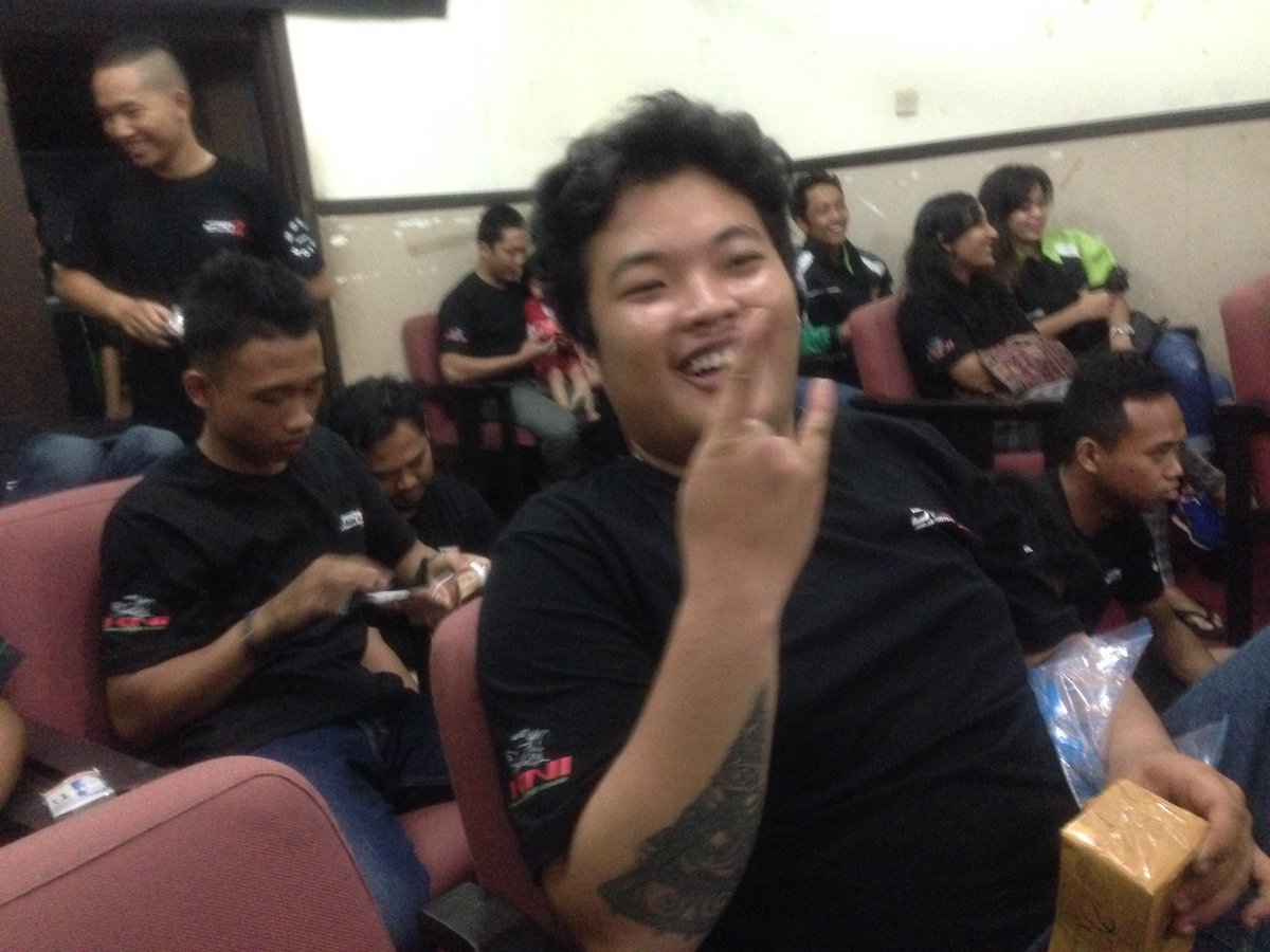 tuker kado .. sekali2 feminim 😃👏