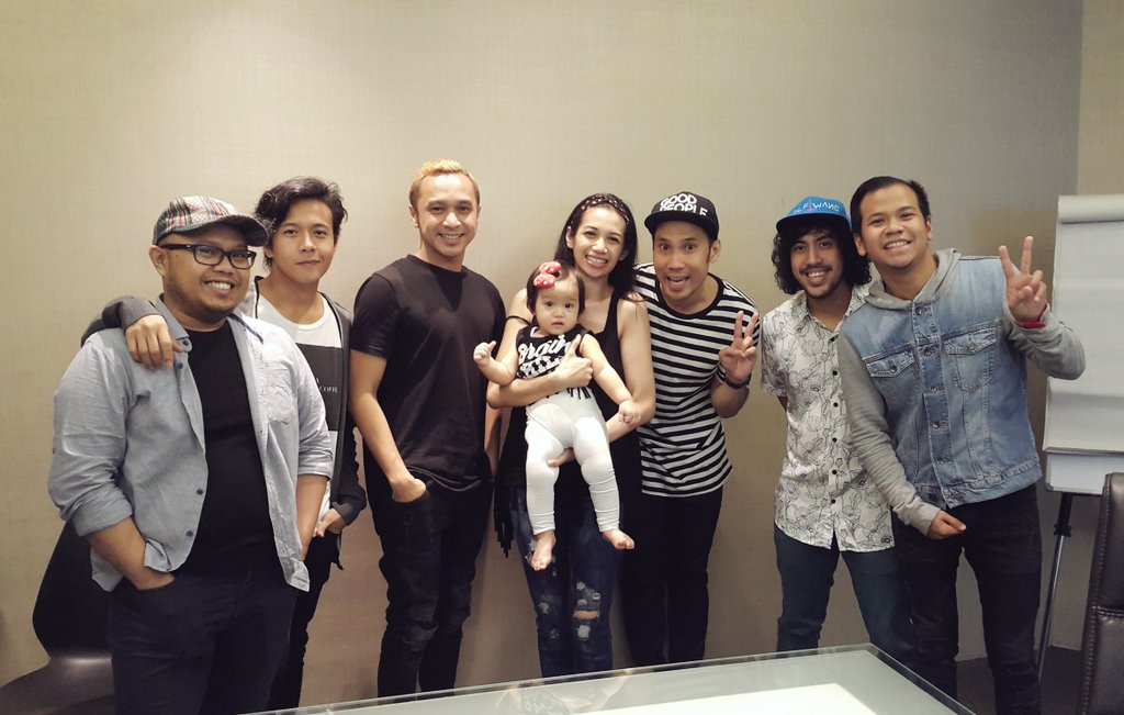 Senengg 😄 thank u so muchh 😘 <a href="/caesargunawan99/">Caesar Gunawan</a>:  <a href="/nidji/">NIDJI</a> thank you for the privilege <a href="/Giring_Ganesha/">Giring Ganesha Djumaryo</a> &amp; @rama_nidji 😃😊 ”