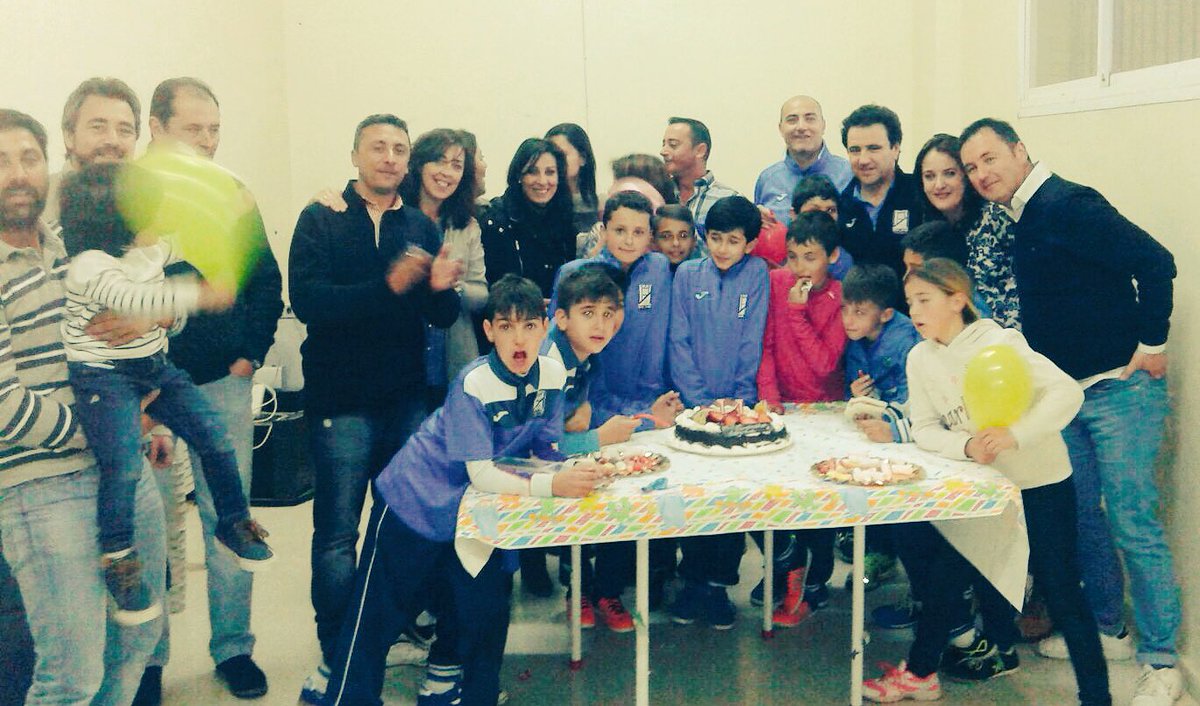 marquesdviana's tweet photo. Felicidades a #Victor #ASanchis #ABonilla por su 11 cumpleaños en el día de ayer #DBoscoAlevB @MarquesdvianaDE https://t.co/RO6N6rk5nU