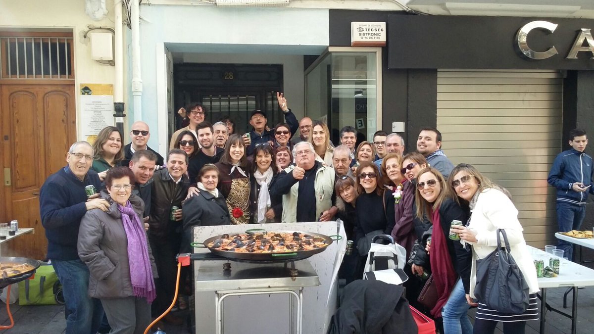 Al 37é Concurs de Fideuà de la <a href="/FallaVilaNova/">Falla Vilanova</a>. L'ambient faller ja es respira a #Gandia!