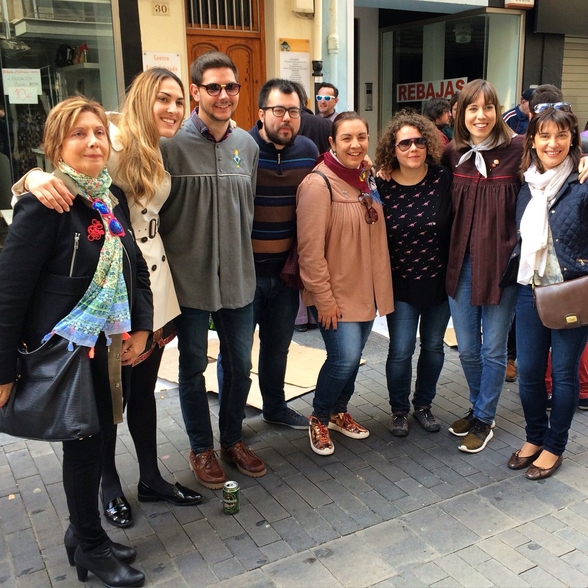 Ara sí comencen les #FallesGND16. Les Fideuaes de <a href="/FallaVilaNova/">Falla Vilanova</a>, multitudinàries, enceten la setmana gran. Ganes!!