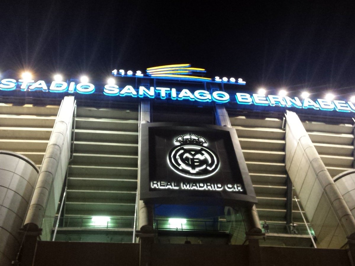 APuma7's tweet photo. FELICES 114 AÑOS @realmadrid 🎂❤ https://t.co/g3XMSa26cw